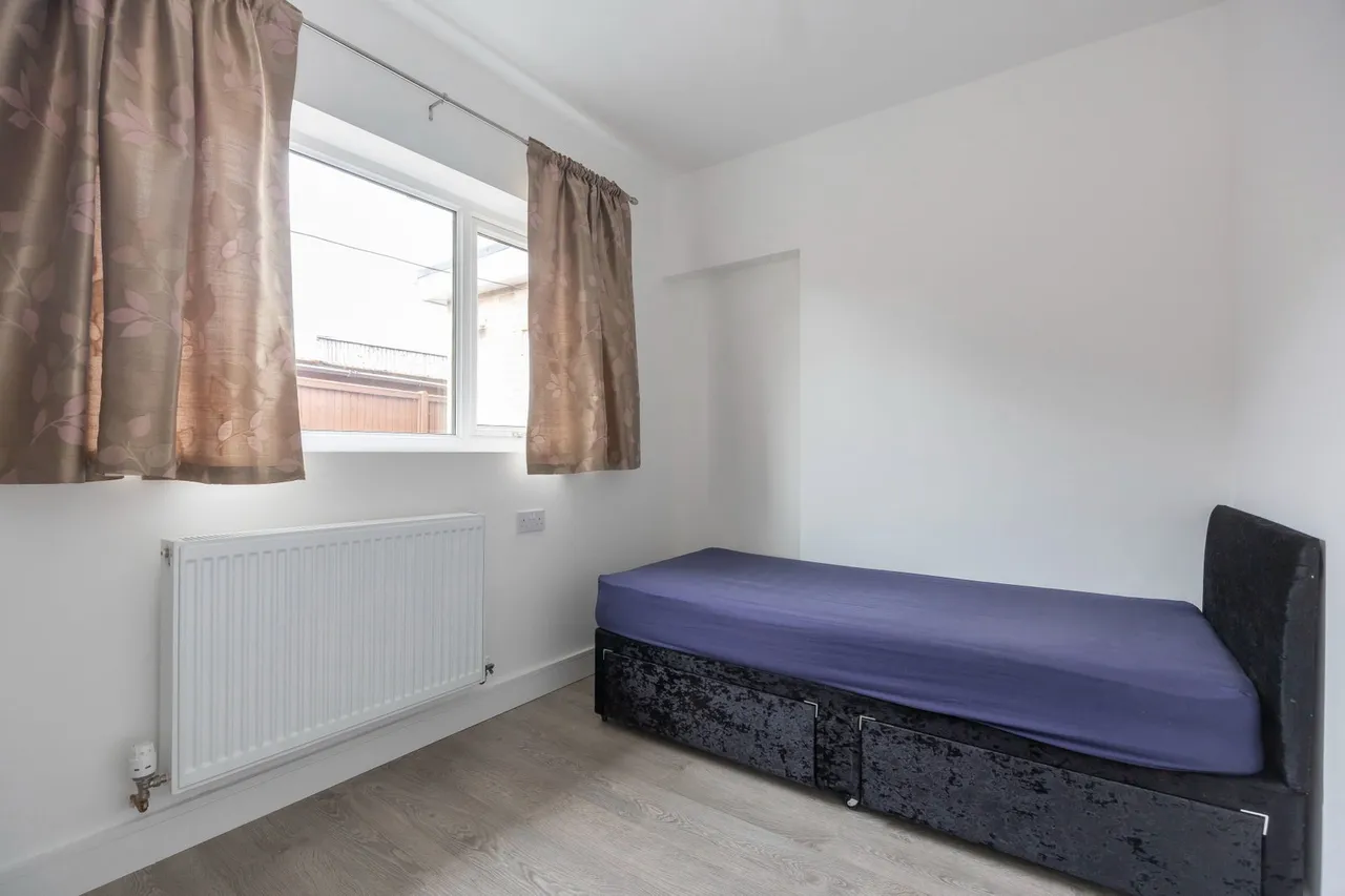 Kingsmead Close, Cheltenham, GL51, photo 17