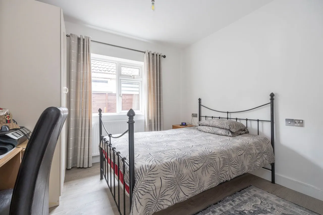 Kingsmead Close, Cheltenham, GL51, photo 9