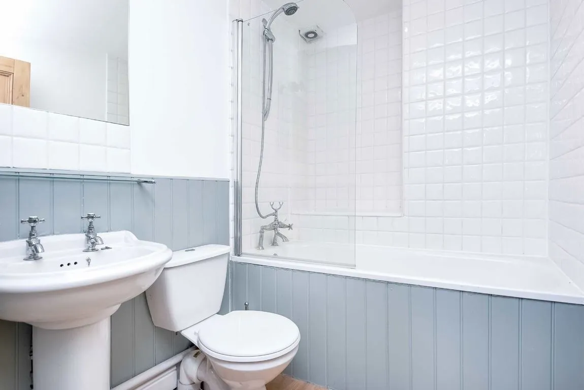 Balham High Road, SW12, photo 4