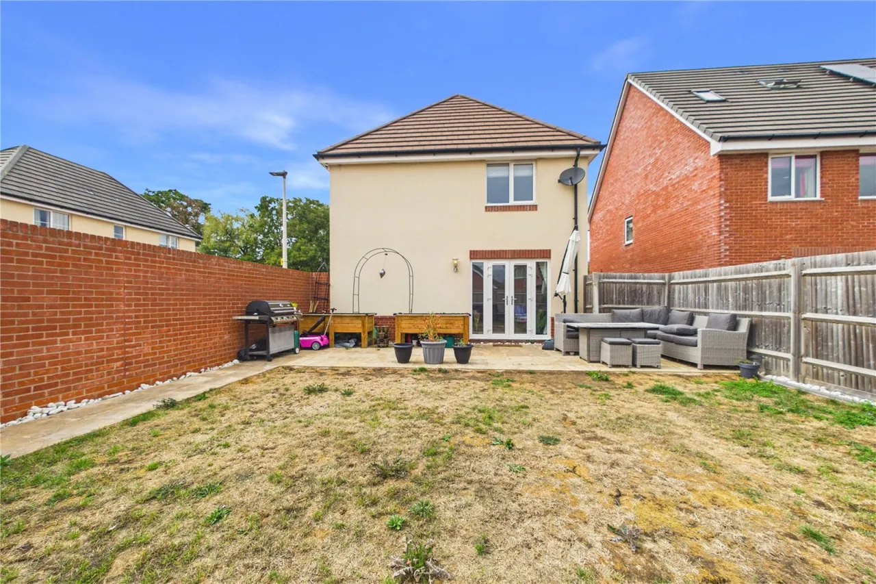 Dairy Grove, Three Mile Cross, RG7, photo 16