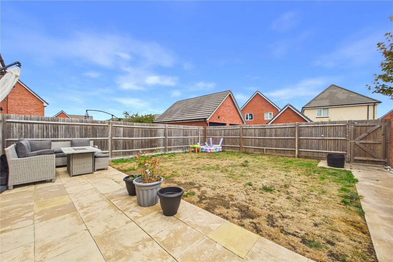 Dairy Grove, Three Mile Cross, RG7, photo 17