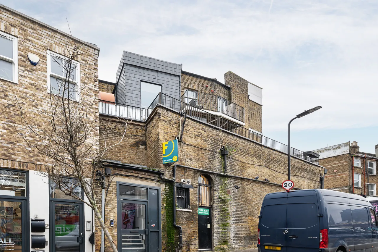 1 bed flat to rent — Flat 1, 81 Alvington Crescent, London