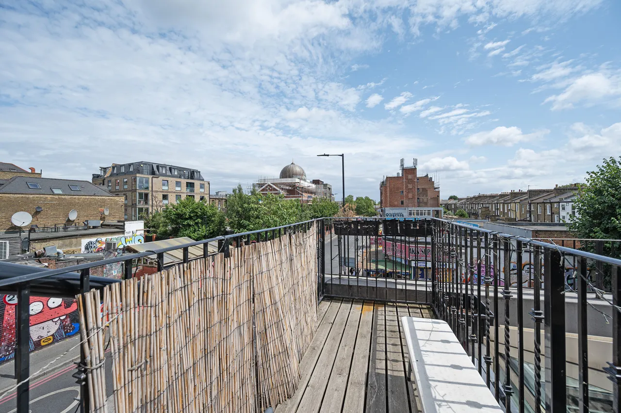 Flat 1, 81 Alvington Crescent, London, photo 8