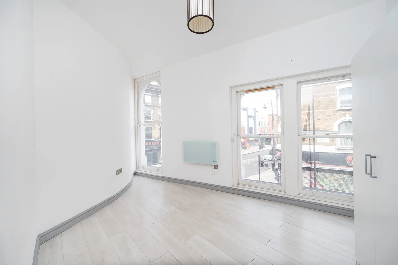 Flat 1, 81 Alvington Crescent, London, photo 4