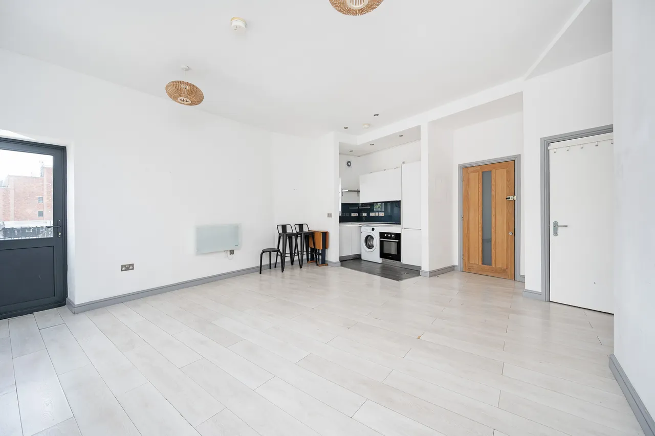 Flat 1, 81 Alvington Crescent, London, photo 6