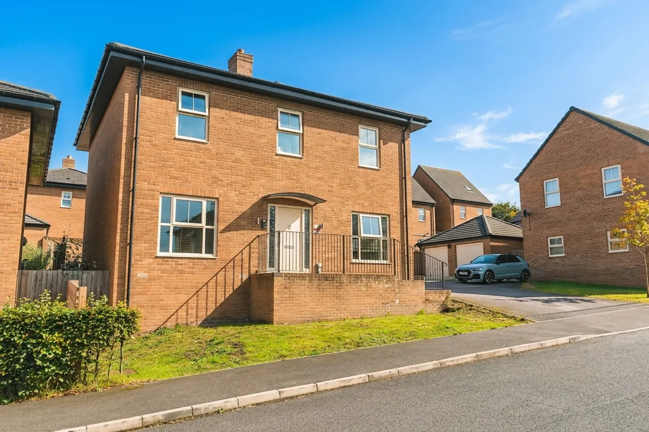Tivey Road, Eckington, S21, photo 32