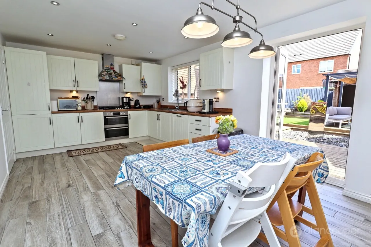 Harrow Lane, Weddington, CV10, photo 9