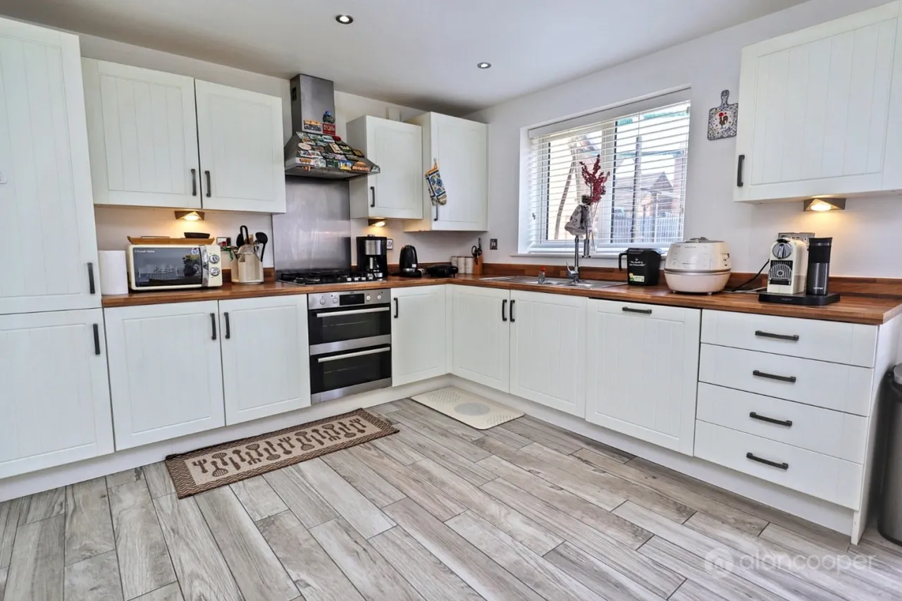 Harrow Lane, Weddington, CV10, photo 7