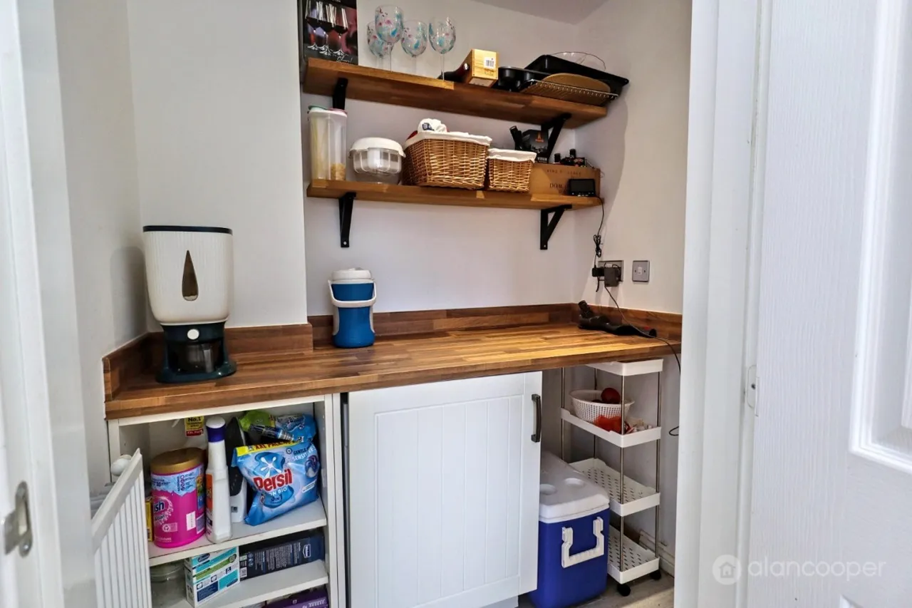 Harrow Lane, Weddington, CV10, photo 14