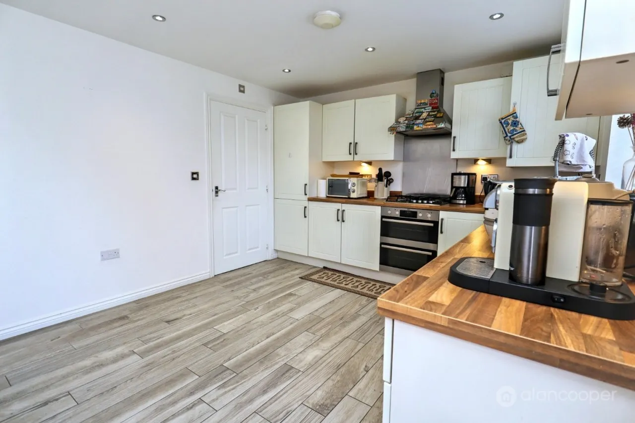 Harrow Lane, Weddington, CV10, photo 13