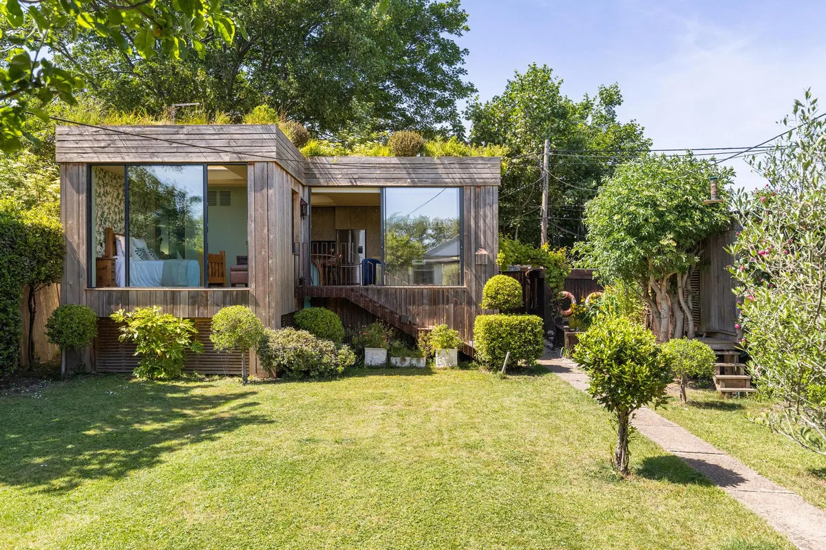 Wheatleys Eyot, Sunbury-on-thames, TW16, photo 3