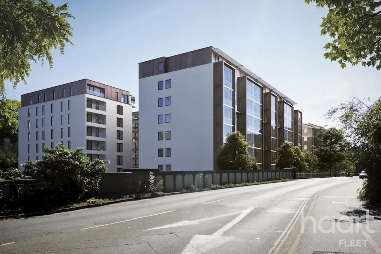 Farnborough Road, GU14, photo 7