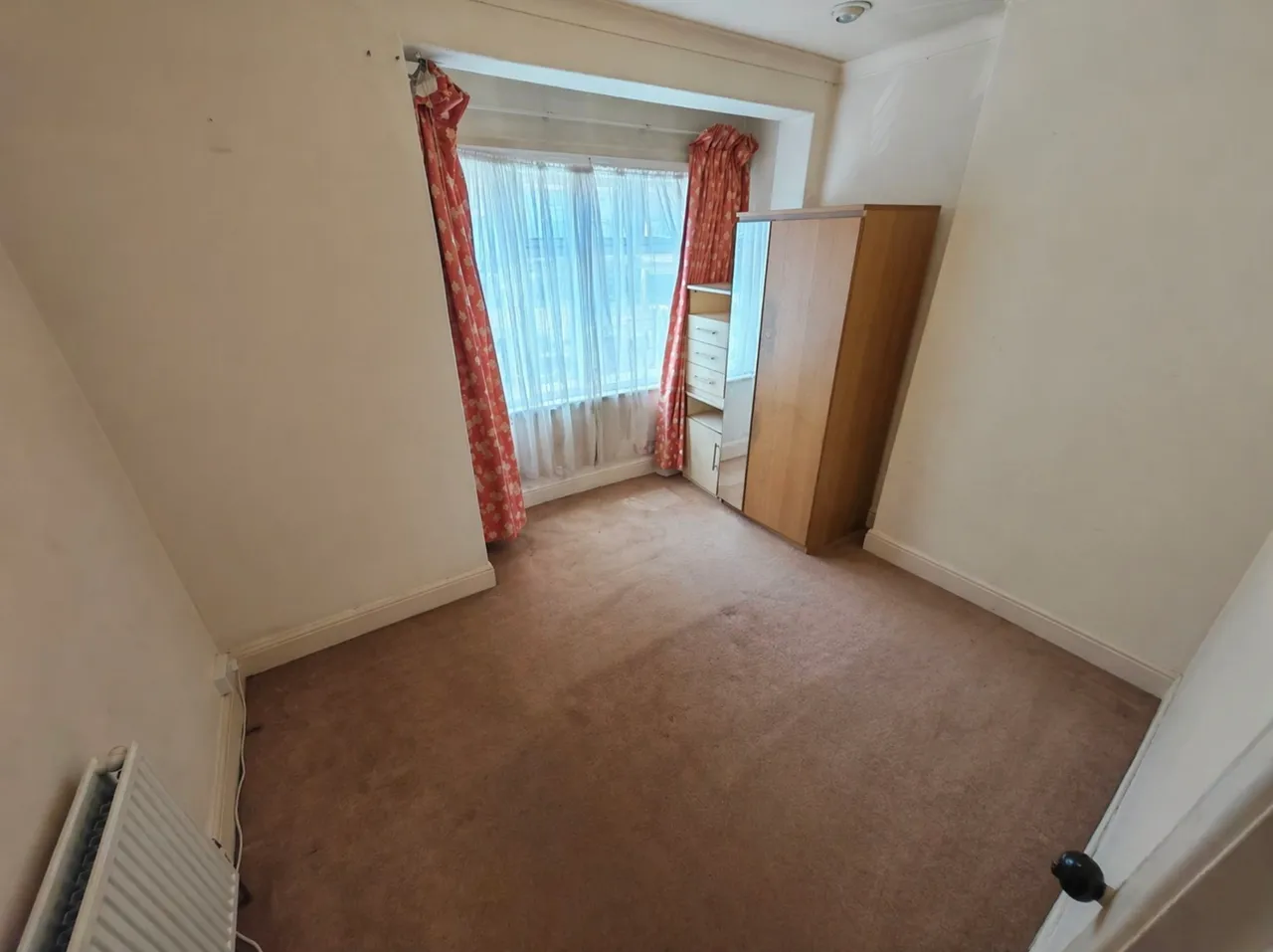 Wood End Lane, Northolt, UB5, photo 5