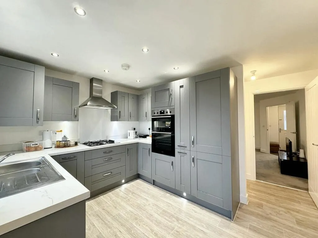 Viewings Available 7 days a week, photo 2