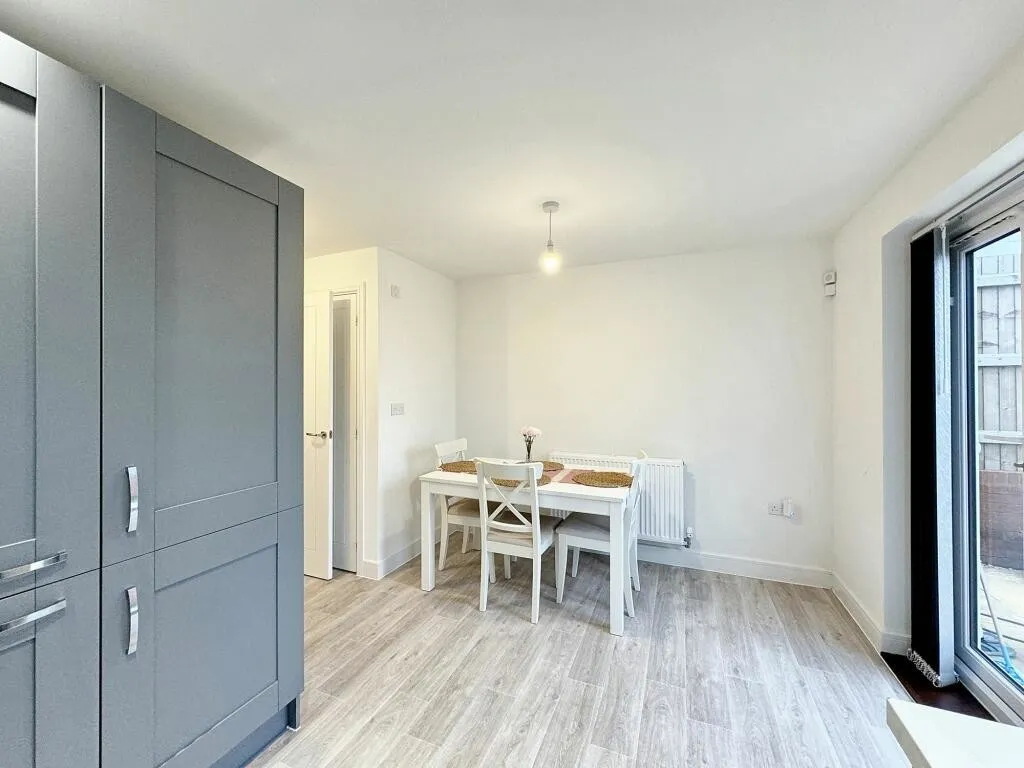 Viewings Available 7 days a week, photo 3