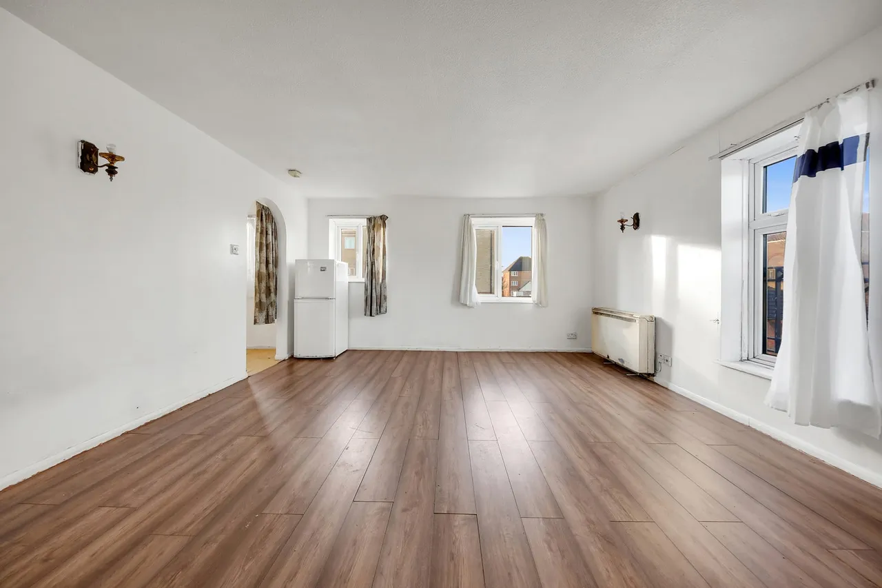 3 Ambassador Gardens, London, E6 5XH, photo 3