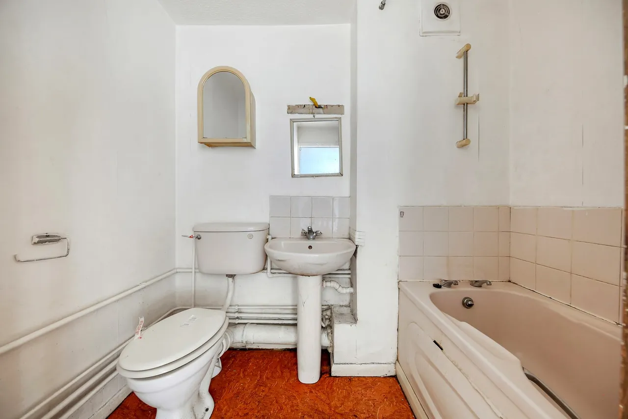 3 Ambassador Gardens, London, E6 5XH, photo 11