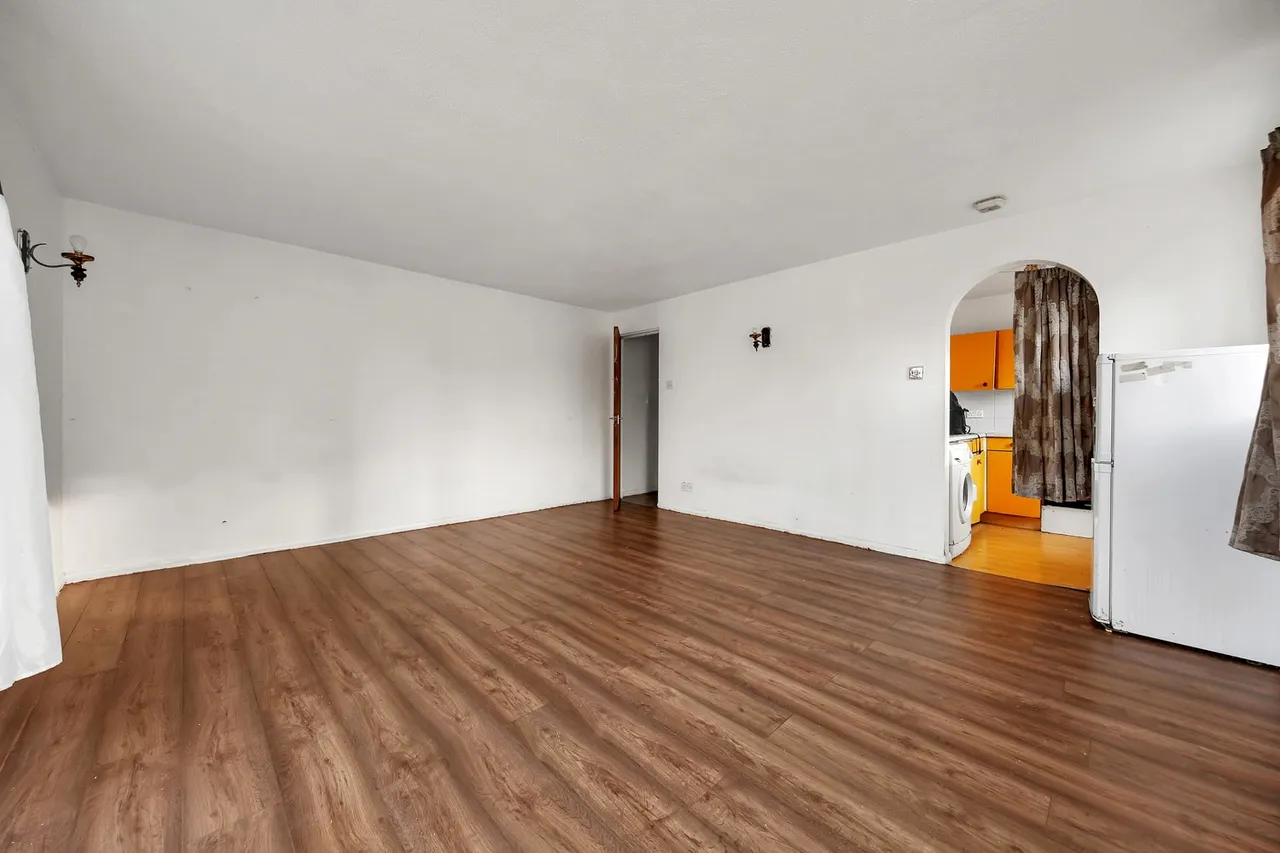 3 Ambassador Gardens, London, E6 5XH, photo 5