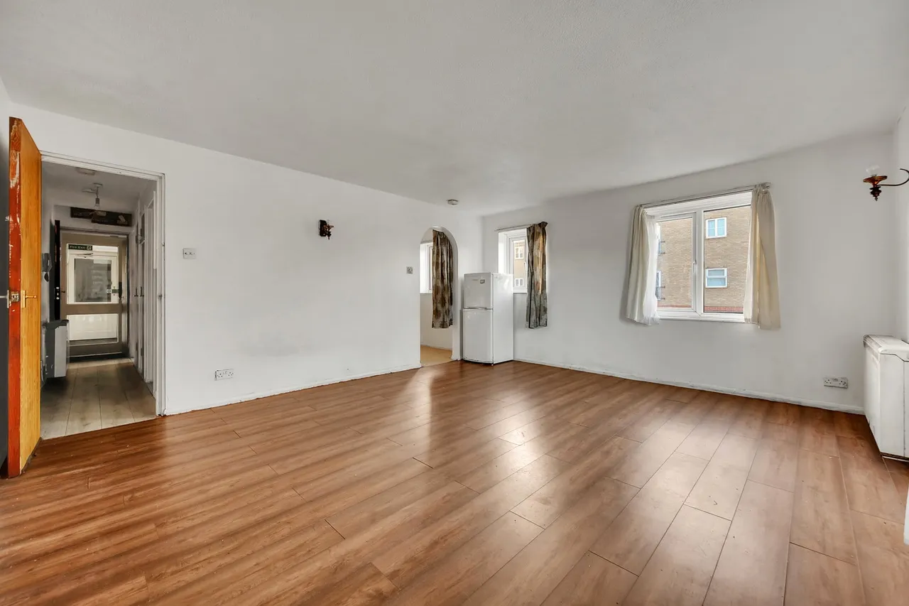 3 Ambassador Gardens, London, E6 5XH, photo 6