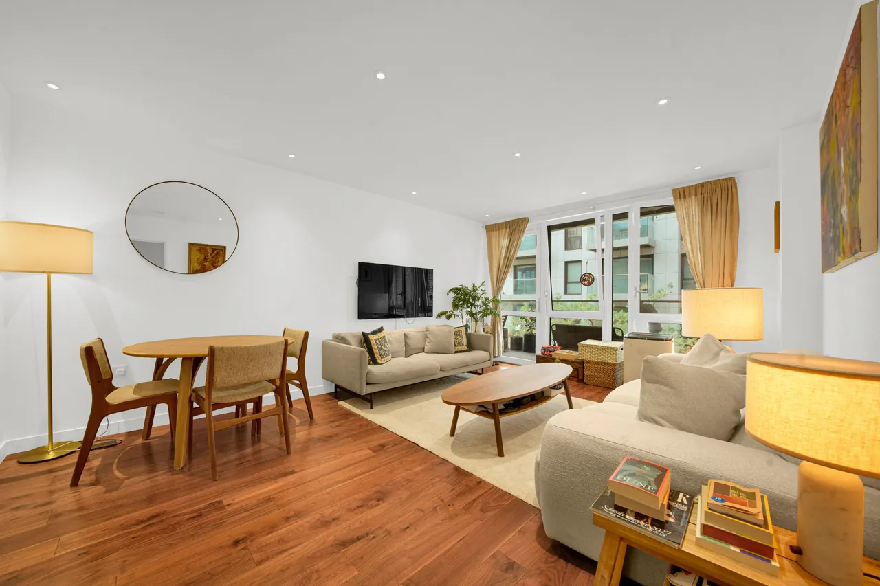 2 bed flat to rent, Devan Grove, Woodberry Down, N4