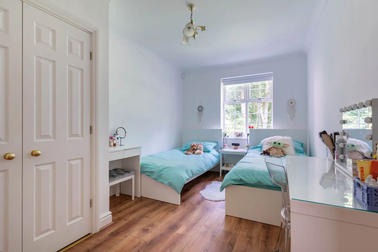 Greenhurst Drive, Barnt Green, B45, photo 6
