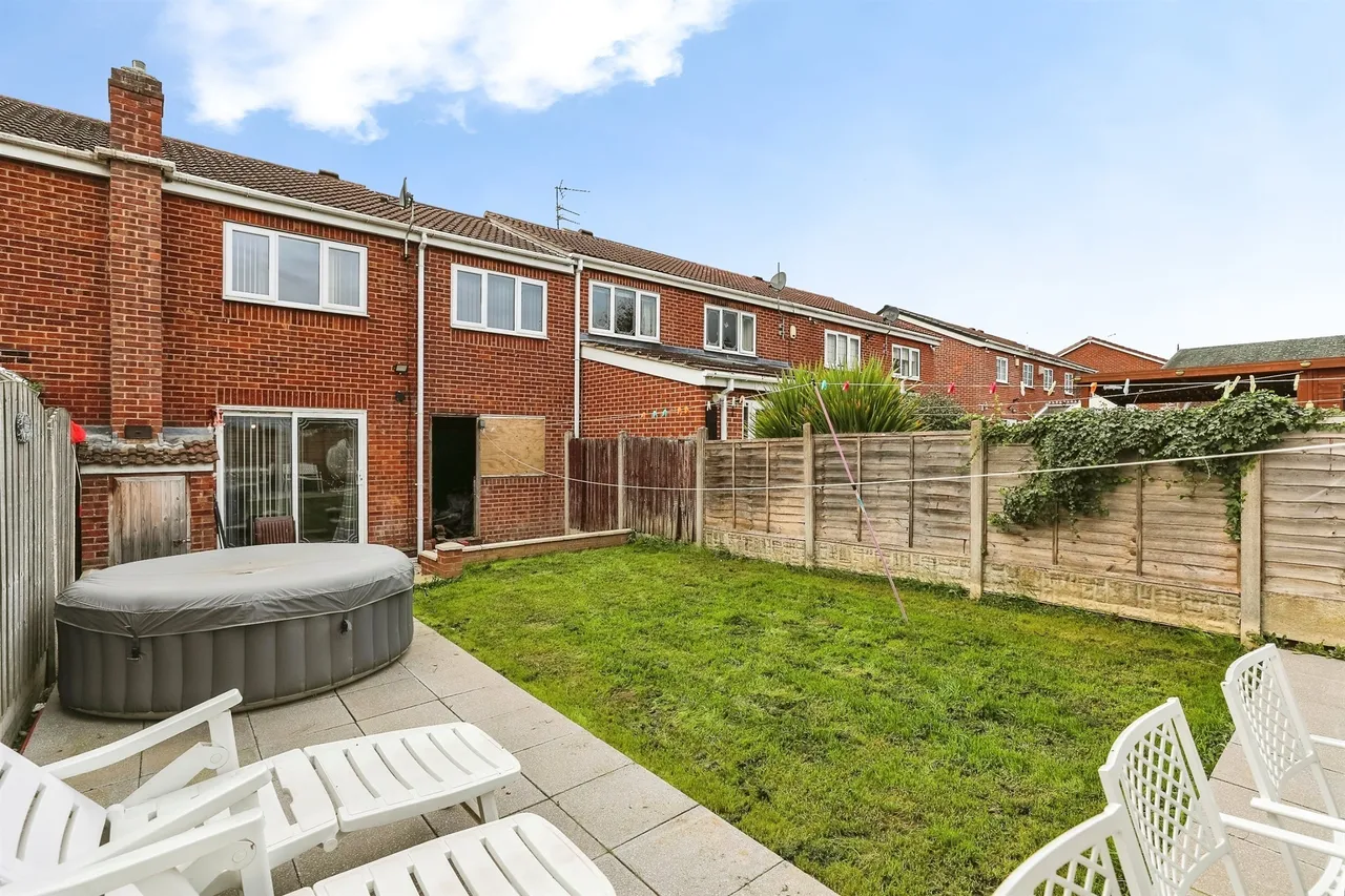 Pagnell Avenue, Thurnscoe, S63, photo 16