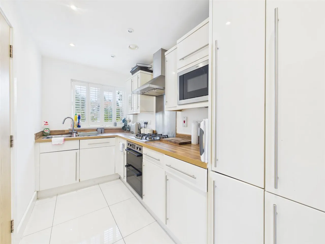 Bury Street, Ruislip, Middlesex, HA4 7SX, photo 2