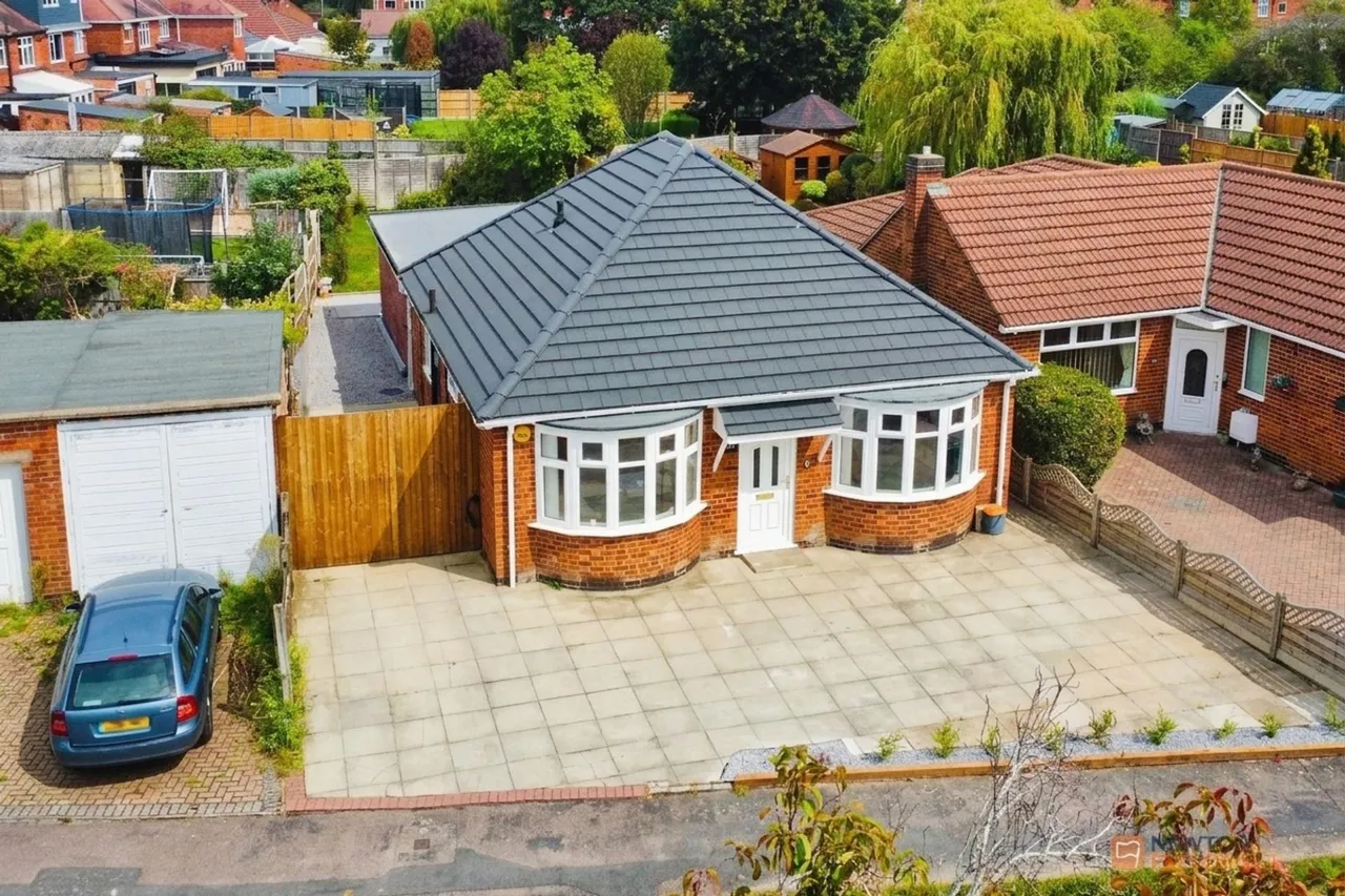 4 bed house for sale, Queens Drive, Leicester Forest East, LE3