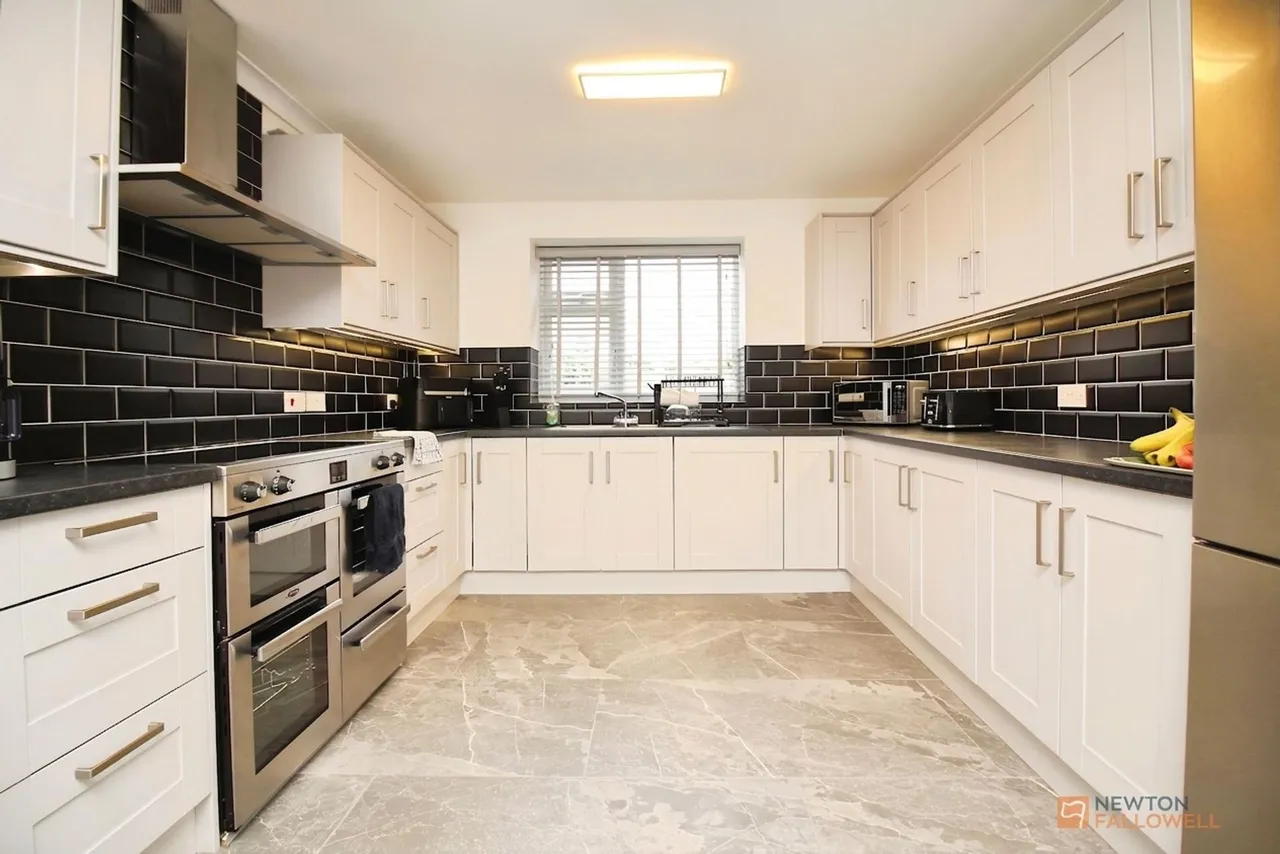 Queens Drive, Leicester Forest East, LE3, photo 9