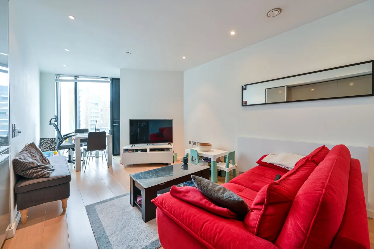 1 bed flat for sale — Apartment 3211, The Strata, 8 Walworth Road, London