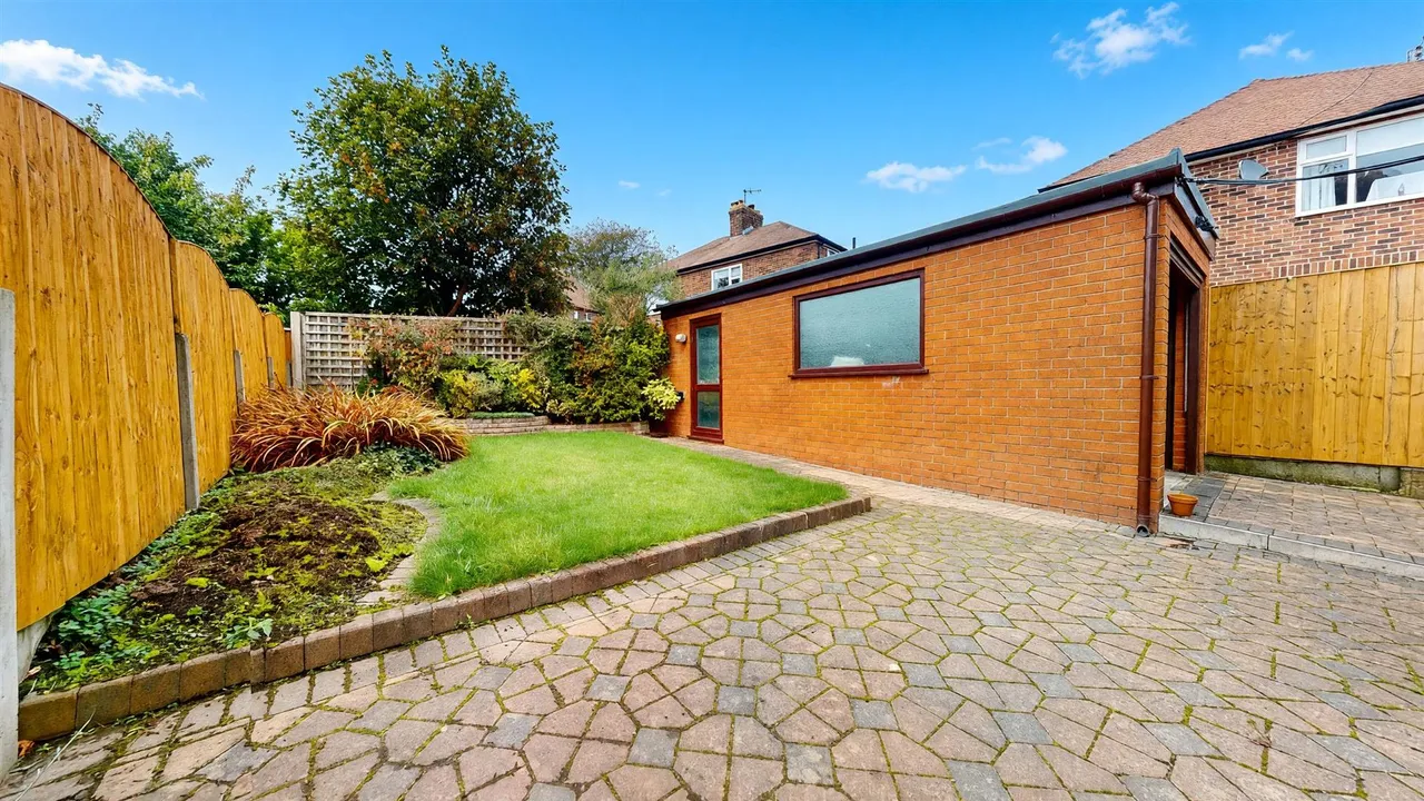 Lawrence Road, Windle, photo 22