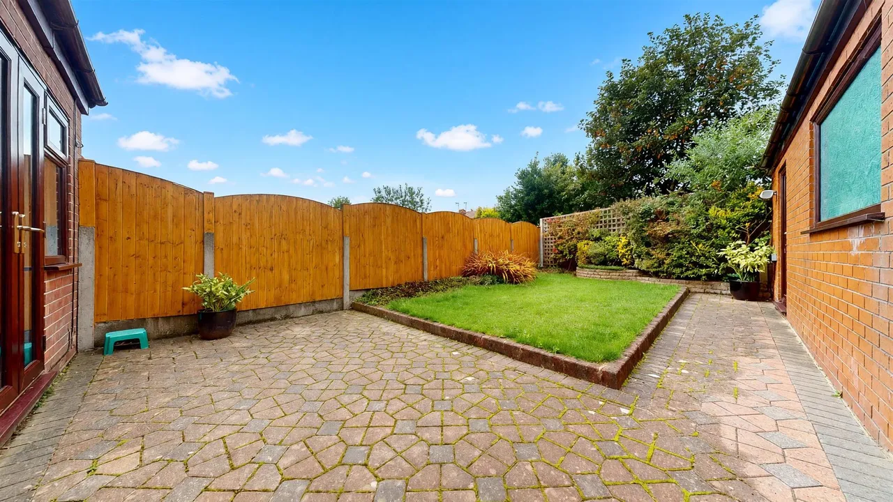 Lawrence Road, Windle, photo 7