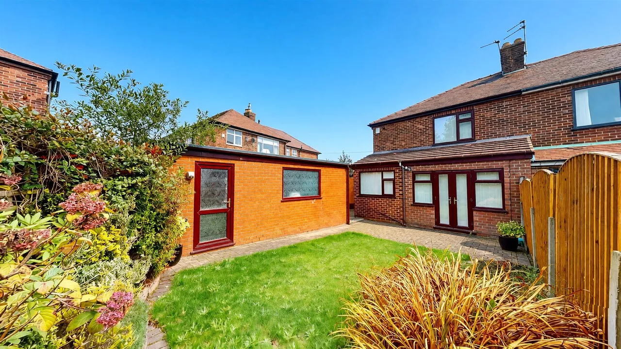 Lawrence Road, Windle, photo 8
