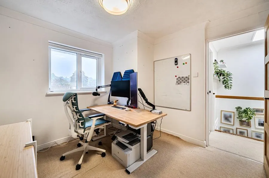 Lowden Close, Winchester, SO22, photo 13