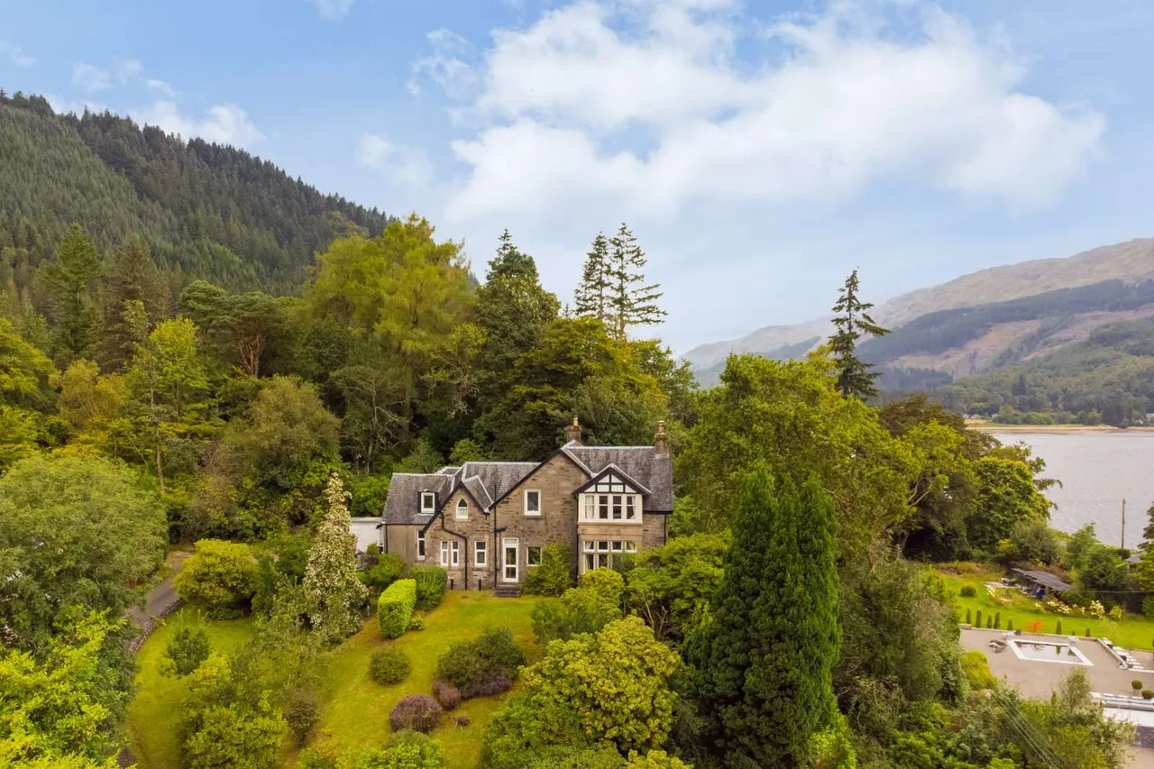 5 bed house for sale, The Mount, Ardentinny, PA23