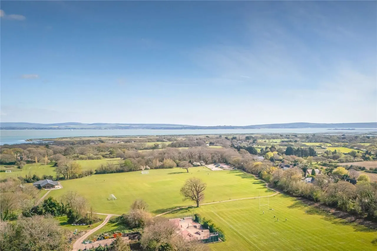 Rookes Lane, Lymington, Hampshire, SO41 8FP, photo 2