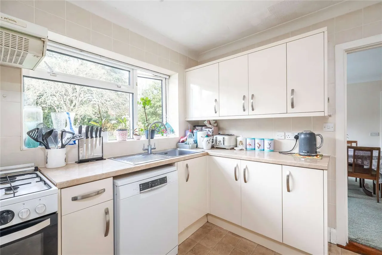 Rookes Lane, Lymington, Hampshire, SO41 8FP, photo 4