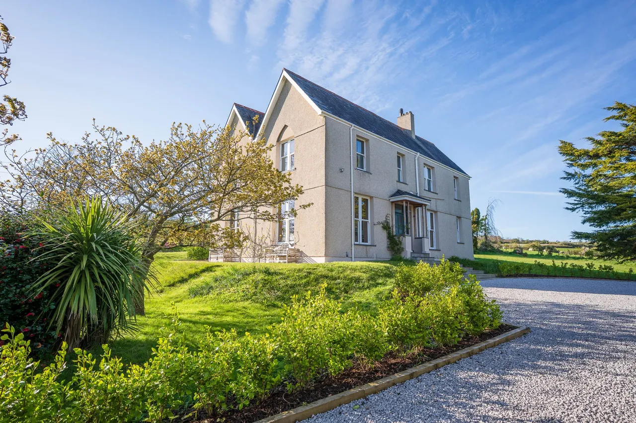 Hen Ficerdy, Abererch, Pwllheli, Gwynedd, LL53 5YH, photo 2