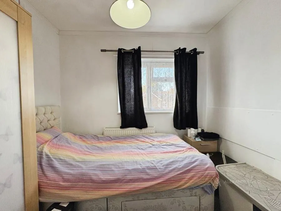 Tithe Farm Road, Houghton Regis, LU5, photo 9