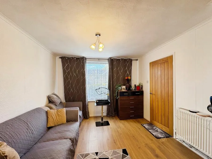 Tithe Farm Road, Houghton Regis, LU5, photo 5