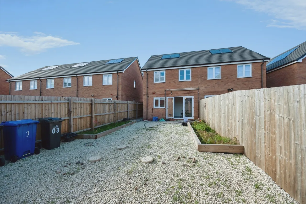 Sundowner Grove, Tipton, DY4, photo 25