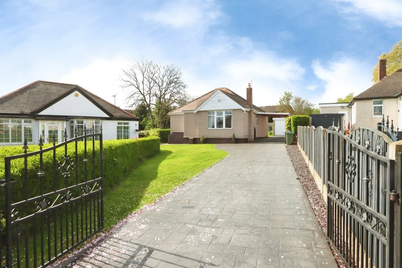 3 bed house for sale — Essendine Crescent, Sheffield, S8