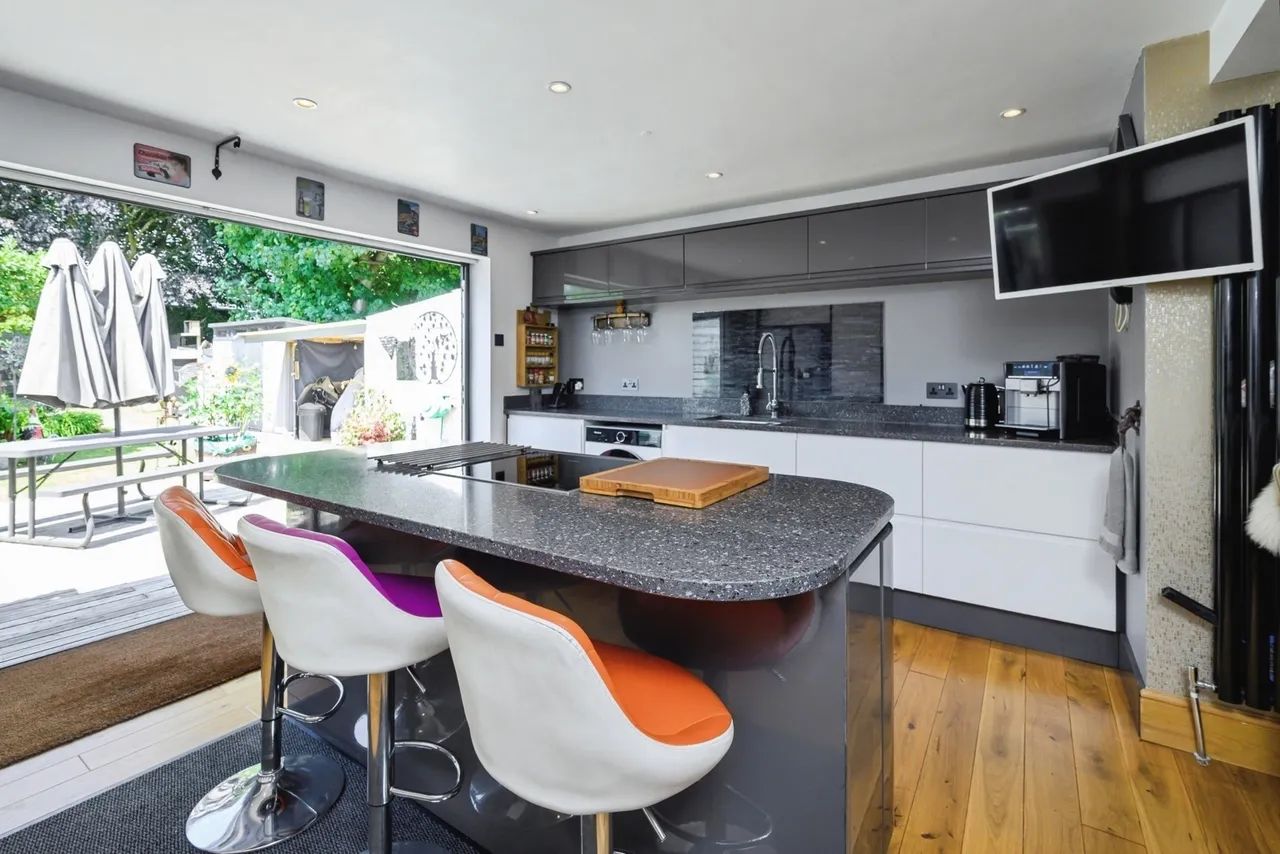 Homefield Road, Drayton, PO6, photo 11