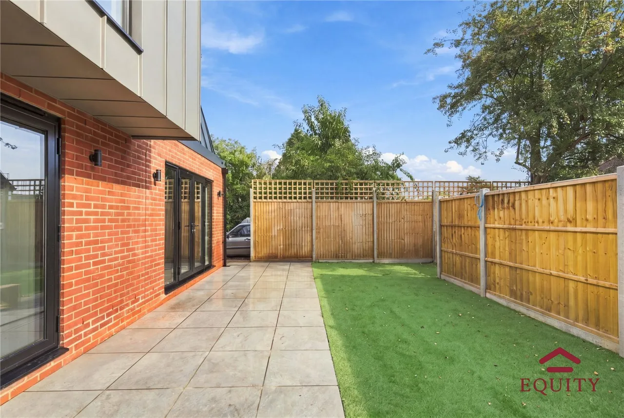 Holmesdale, Waltham Cross, EN8, photo 23