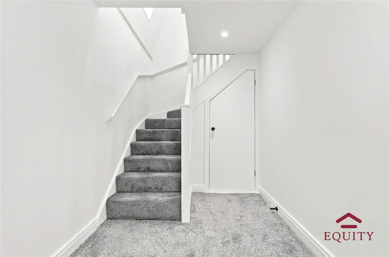Holmesdale, Waltham Cross, EN8, photo 2