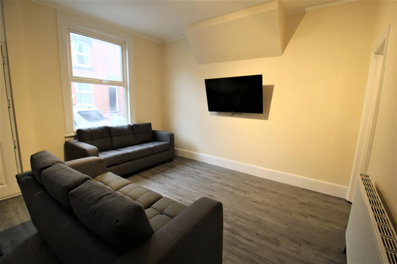 5 bed house to rent, Welton Place, Hyde Park, LS6