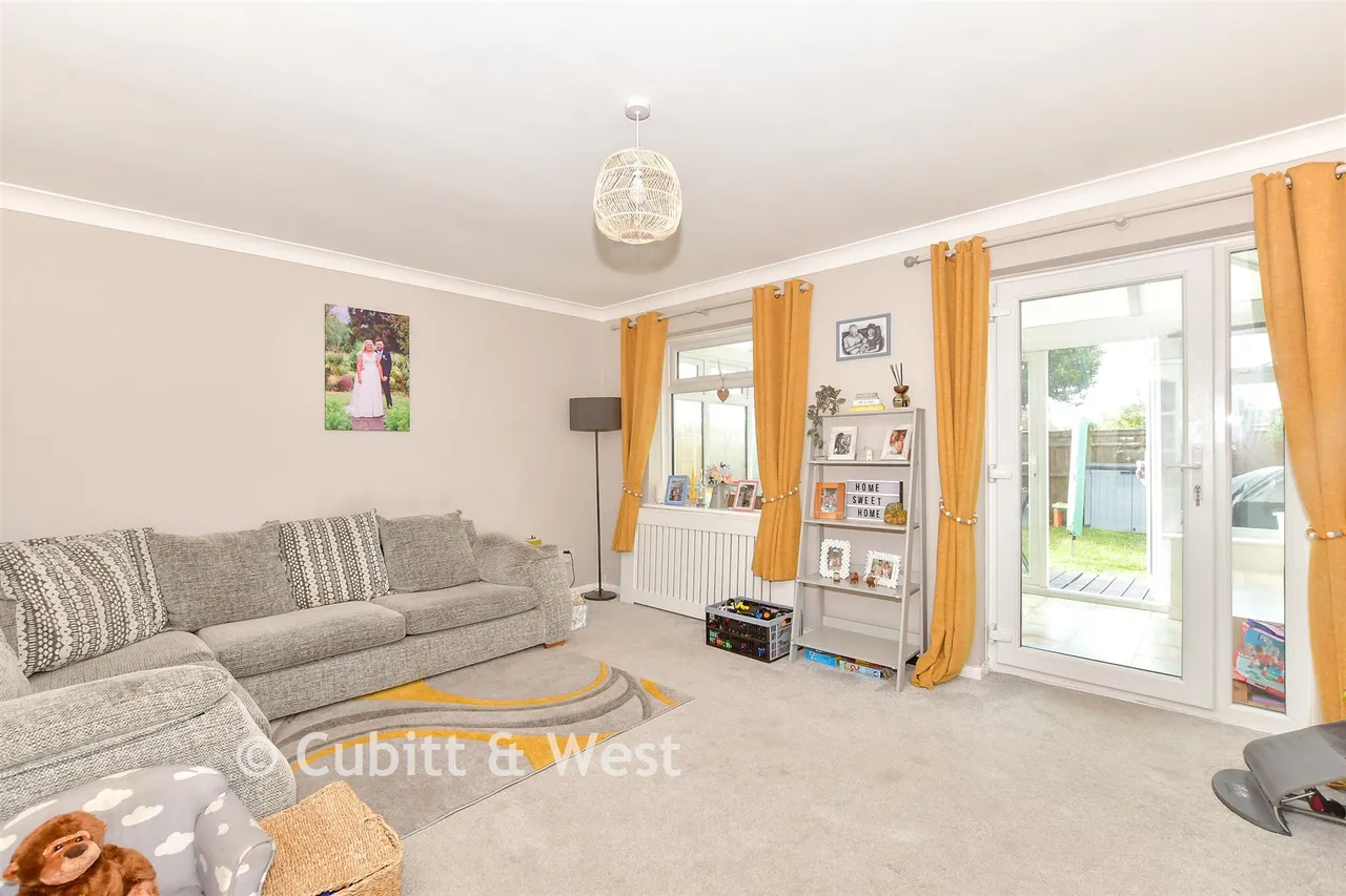 Dinsdale Gardens, Rustington, BN16, photo 3