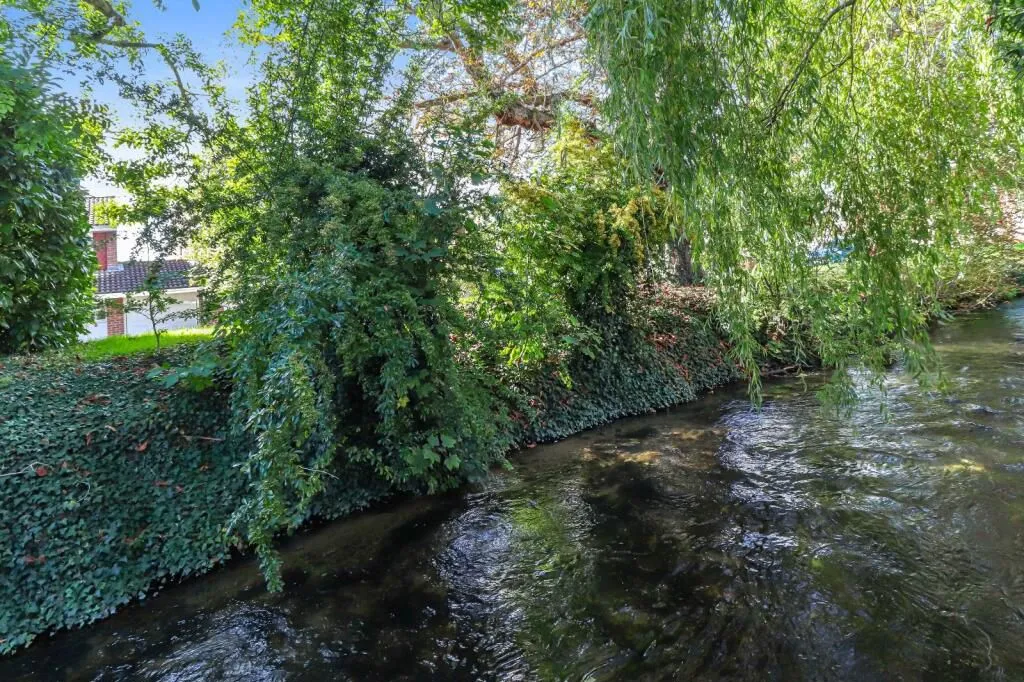 Millside, Bourne End SL8 5UN, photo 6