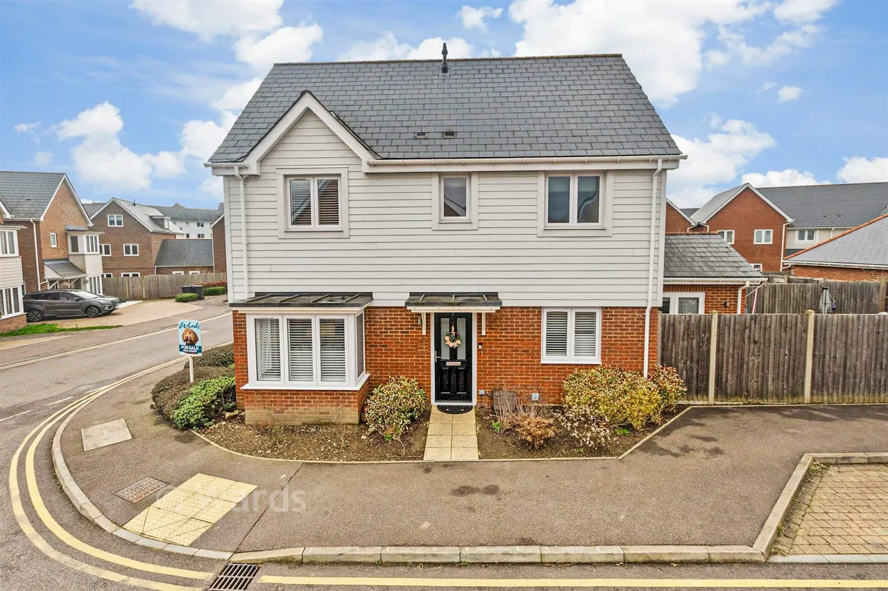 3 bed house for sale, Byrne Road, Holborough Lakes, ME6