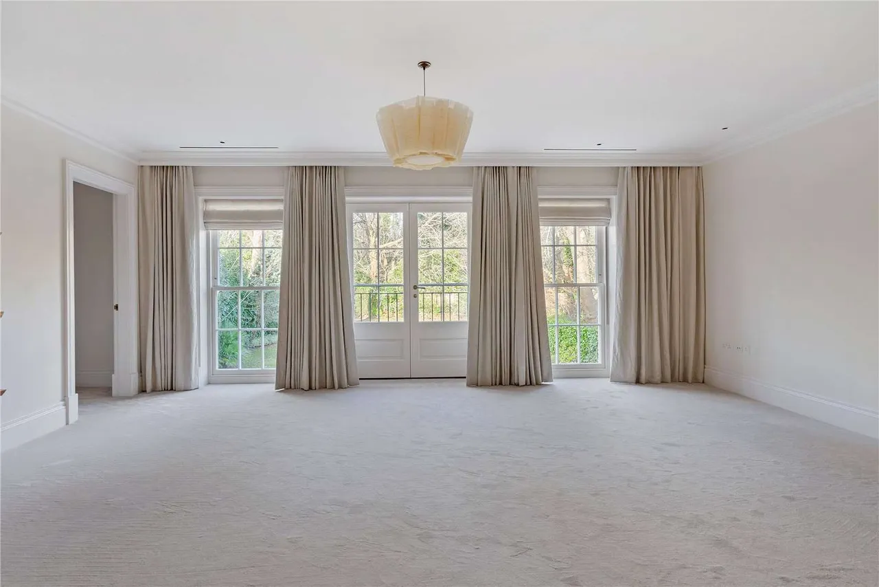 Eaton Park Road, Cobham, Surrey, KT11 2JJ, photo 11